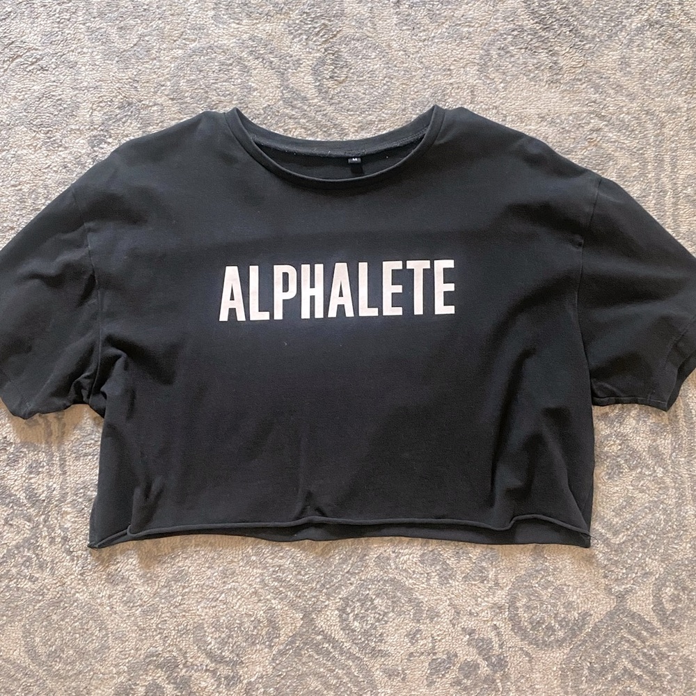 ALPHALETE CROP TEE SIZE M